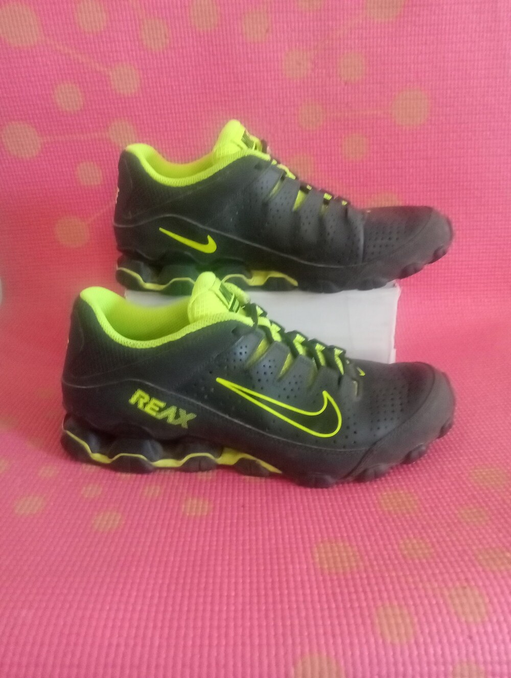 Nike Reax 8 TR Black Volt Training Sneakers Men’s Size 8